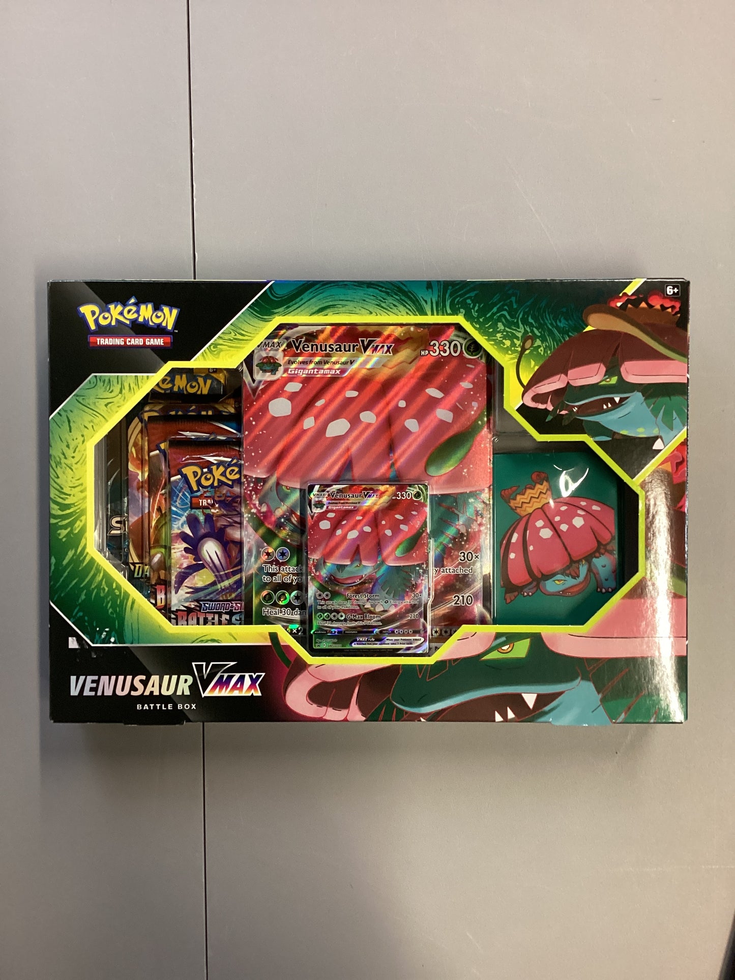 Pokemon TCG Venusaur VMAX Battle Box